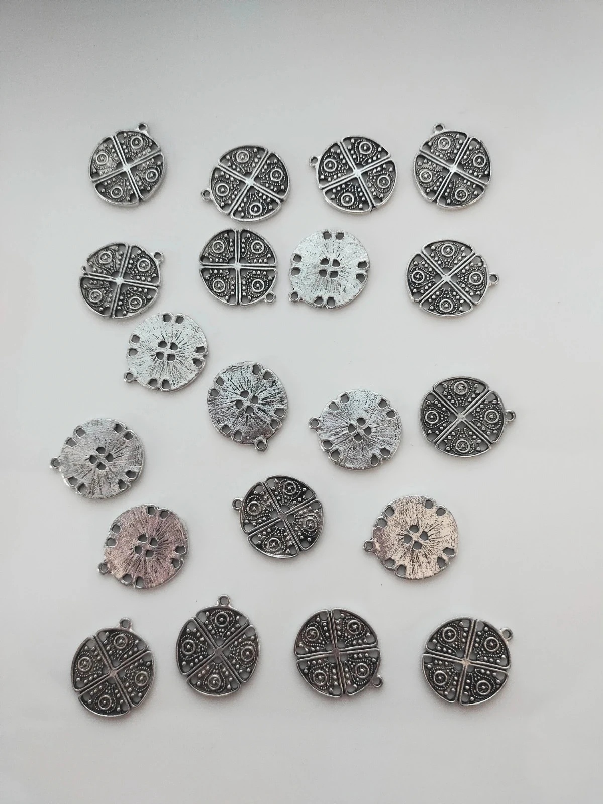 20 grandes breloques sequins argentées 22mm Lot n°5653
